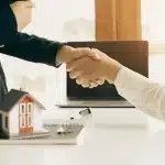 Aval bancario o seguro de impago de alquiler: ¿Cuál es la mejor opción?